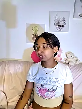 Snapshot of Suzanelee1 chatting on 10.08.25 Suzanelee1 online show from 10.08.25