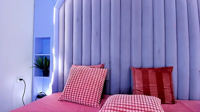 KeendraFox  online show from 10.02.25