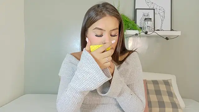 KeendraFox  online show from 10.10.25