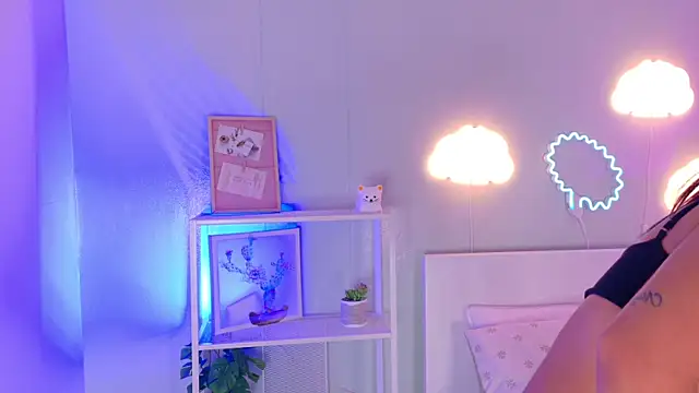 KeendraFox  online show from 10.27.25