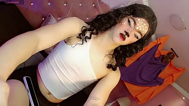 Snapshot of Sophia_Stonee chatting on 10.22.25 Sophia Stonee online show from 10.22.25