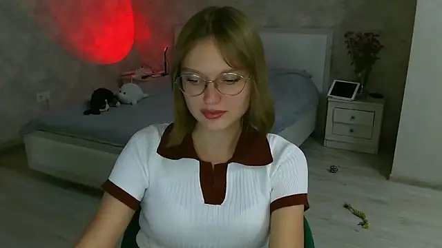 Snapshot of Miss_Diamond_Maria chatting on 10.08.25 Miss Diamond Maria online show from 10.08.25