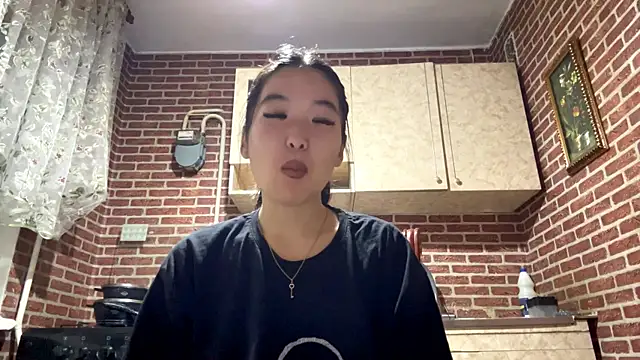 EmmaLeexth online show from 11.05.25