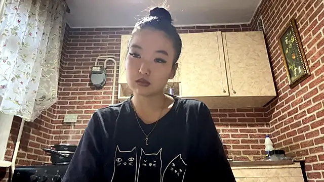 EmmaLeexth online show from 11.07.25