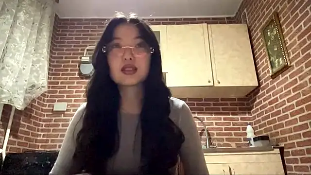 EmmaLeexth online show from 11.23.25