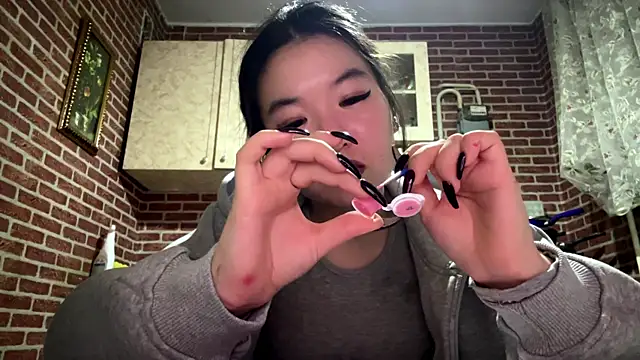 EmmaLeexth online show from 01.12.26