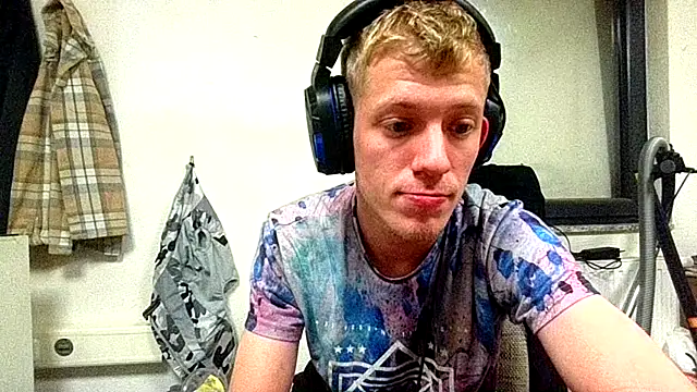 Snapshot of meeeeeeee2233 chatting on 09.17.25 meeeeeeee2233 online show from 09.17.25