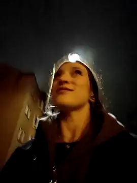 Snapshot of laradoom chatting on 10.20.25 laradoom online show from 10.20.25