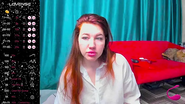 Snapshot of LillyLover_ chatting on 10.10.25 LillyLover  online show from 10.10.25