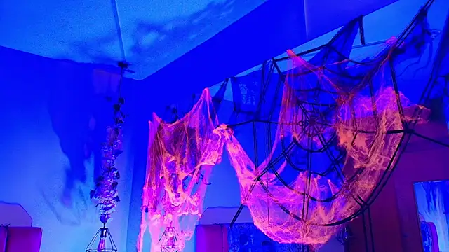 Snapshot of SabrinaV_ chatting on 10.14.25 SabrinaV online show from 10.14.25