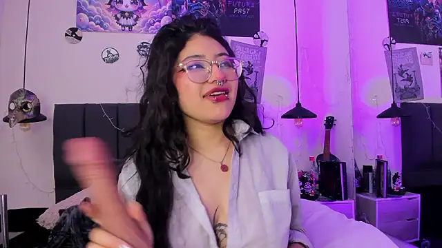 SabrinaV  online show from 03.17.26