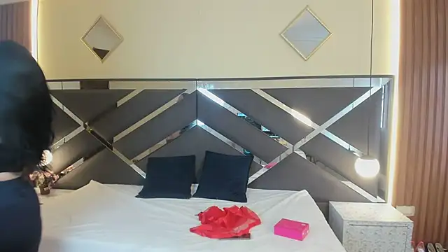 AgataThompson  online show from 03.02.26