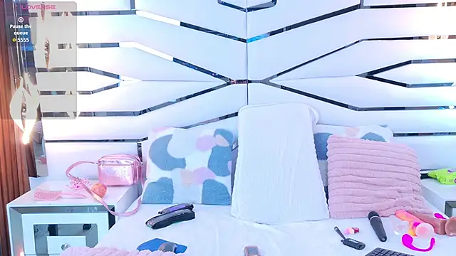 IrissBloom online show from 11.23.25