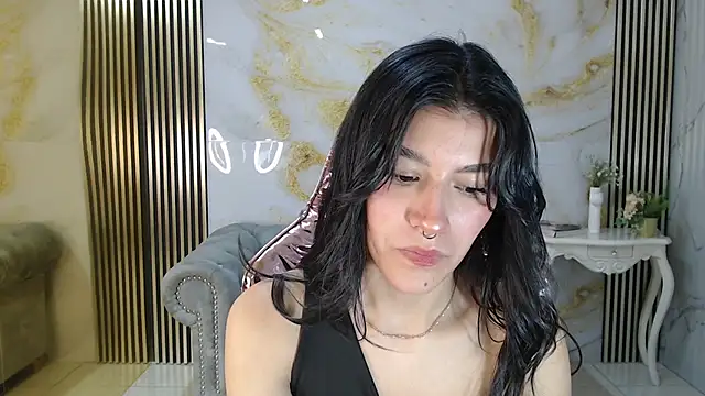 Snapshot of helena1_s chatting on 10.18.25 helena1 s online show from 10.18.25