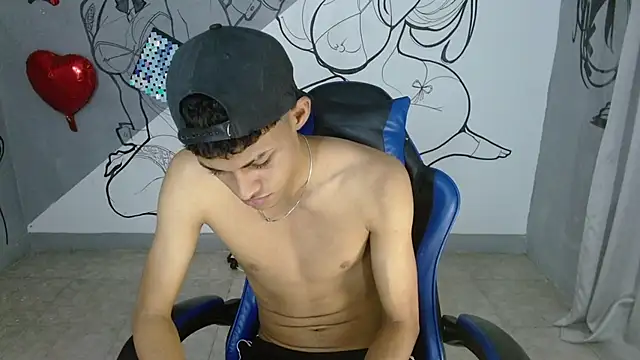 Snapshot of deivid_bigcock1 chatting on 09.28.25 deivid bigcock1 online show from 09.28.25