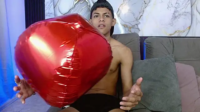 Snapshot of deivid_bigcock1 chatting on 10.02.25 deivid bigcock1 online show from 10.02.25