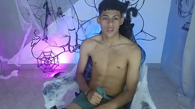 Snapshot of deivid_bigcock1 chatting on 10.17.25 deivid bigcock1 online show from 10.17.25