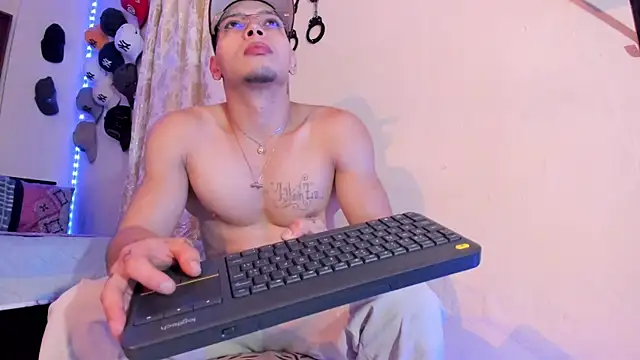 Snapshot of Matt_your_master_ chatting on 10.04.25 Matt your master online show from 10.04.25