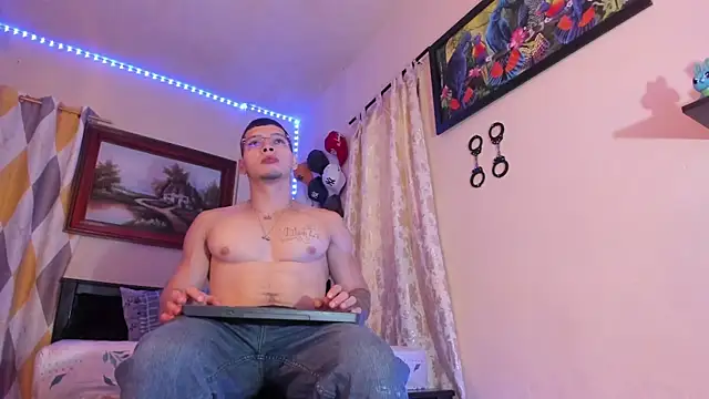 Snapshot of Matt_your_master_ chatting on 10.05.25 Matt your master online show from 10.05.25