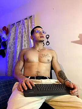 Snapshot of Matt_your_master_ chatting on 10.24.25 Matt your master online show from 10.24.25