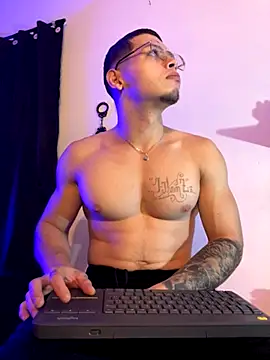 Snapshot of Matt_your_master_ chatting on 11.02.25 Matt your master online show from 11.02.25