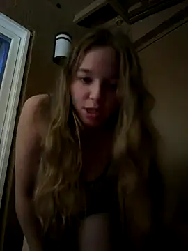 Snapshot of blondefun3818 chatting on 10.20.25 blondefun3818 online show from 10.20.25