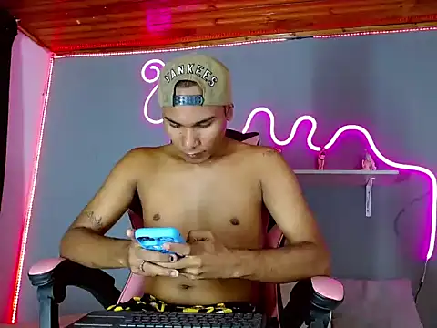 Snapshot of Imperial_lust chatting on 09.22.25 Imperial lust online show from 09.22.25