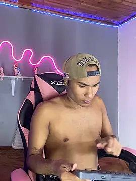 Snapshot of Imperial_lust chatting on 09.24.25 Imperial lust online show from 09.24.25