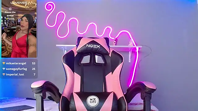 Snapshot of Imperial_lust chatting on 10.11.25 Imperial lust online show from 10.11.25