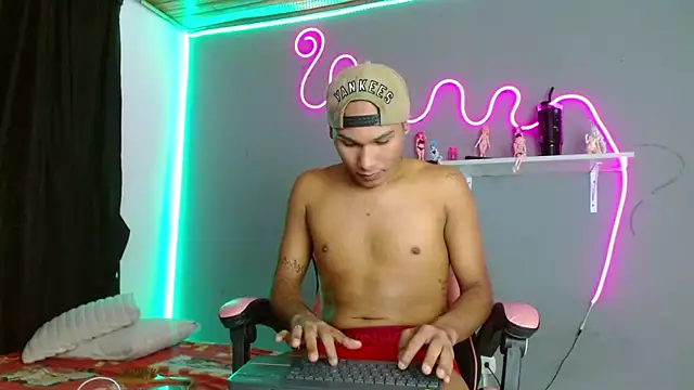 Snapshot of Imperial_lust chatting on 10.21.25 Imperial lust online show from 10.21.25