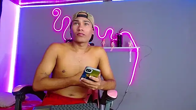 Snapshot of Imperial_lust chatting on 10.22.25 Imperial lust online show from 10.22.25