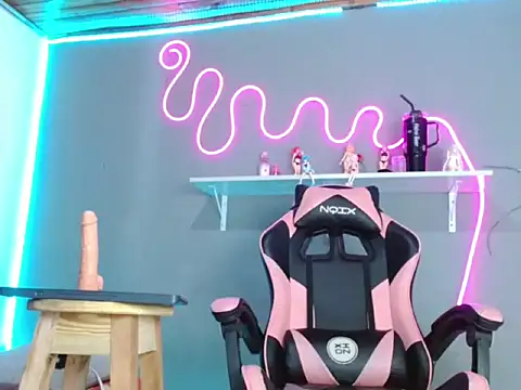 Snapshot of Imperial_lust chatting on 10.31.25 Imperial lust online show from 10.31.25