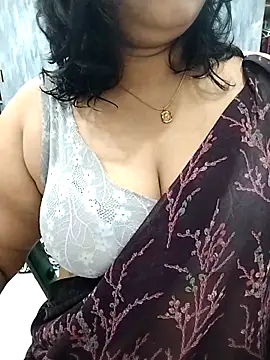 Snapshot of divya-jannu chatting on 10.15.25 divya-jannu online show from 10.15.25