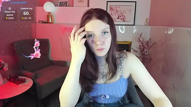 Layla Glam online show from 10.08.25