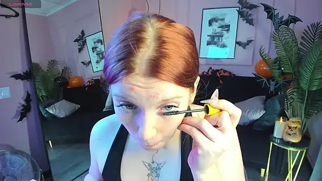 Layla Glam online show from 11.03.25