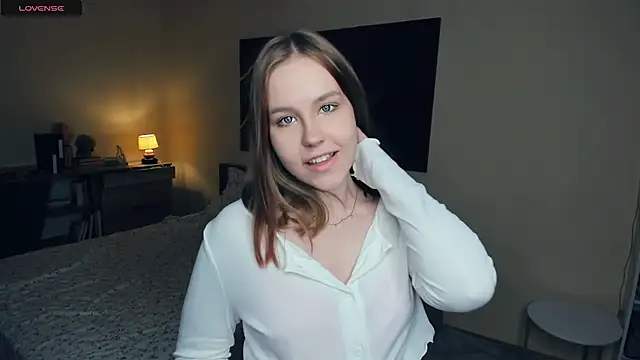 Snapshot of MaliaBourraine chatting on 09.24.25 MaliaBourraine online show from 09.24.25