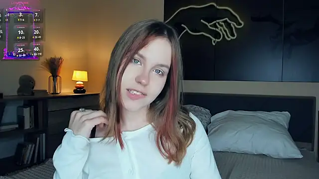 Snapshot of MaliaBourraine chatting on 10.11.25 MaliaBourraine online show from 10.11.25