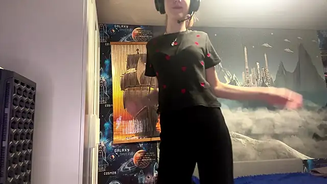 Snapshot of Elira_Breeze chatting on 11.03.25 Elira Breeze online show from 11.03.25