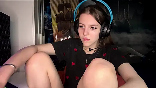 Elira Breeze online show from 11.05.25