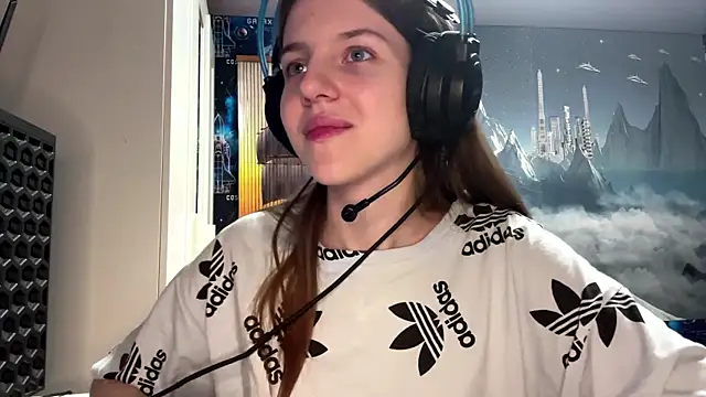 Elira Breeze online show from 04.18.26