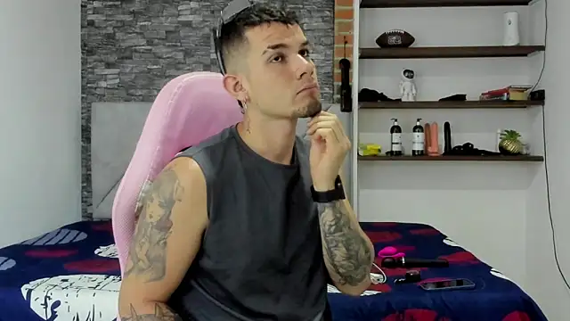 BooyHott  online show from 02.25.26