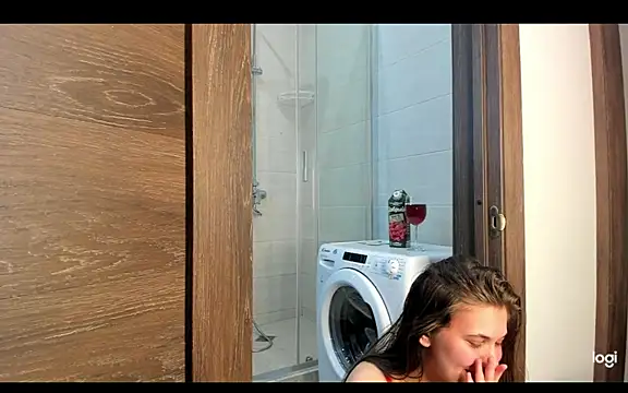 Snapshot of BloomSecrets chatting on 10.12.25 BloomSecrets online show from 10.12.25