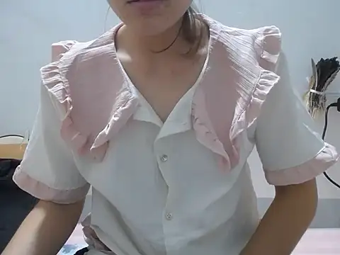 Snapshot of Hannie_26 chatting on 10.28.25 Hannie 26 online show from 10.28.25