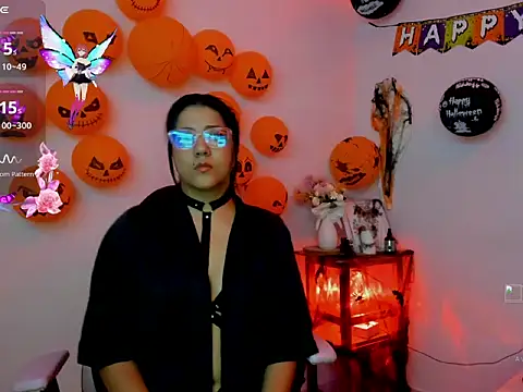 Mia Lujan online show from 10.28.25