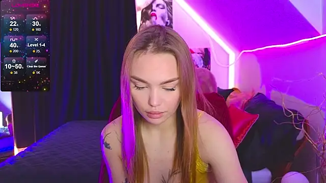 Snapshot of KitsyMoore chatting on 09.27.25 KitsyMoore online show from 09.27.25