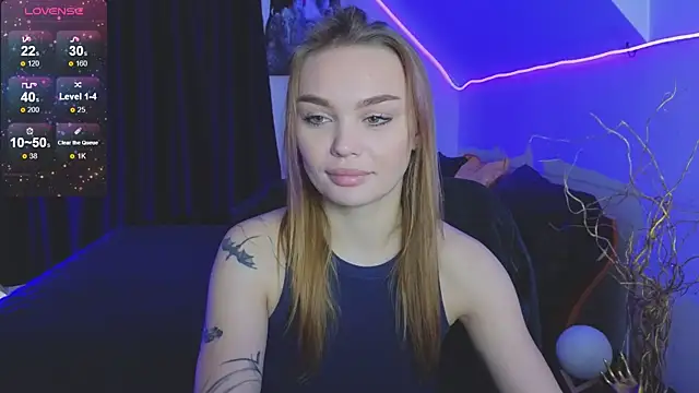 Snapshot of KitsyMoore chatting on 10.06.25 KitsyMoore online show from 10.06.25