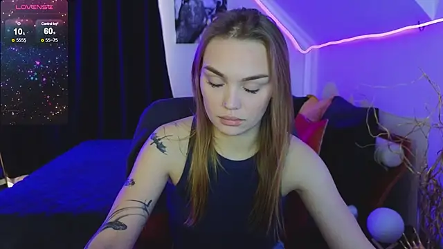 Snapshot of KitsyMoore chatting on 10.10.25 KitsyMoore online show from 10.10.25