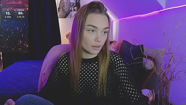 Snapshot of KitsyMoore chatting on 10.18.25 KitsyMoore online show from 10.18.25