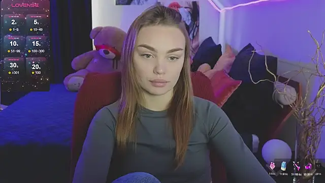 Snapshot of KitsyMoore chatting on 10.21.25 KitsyMoore online show from 10.21.25