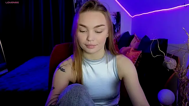 Snapshot of KitsyMoore chatting on 10.24.25 KitsyMoore online show from 10.24.25